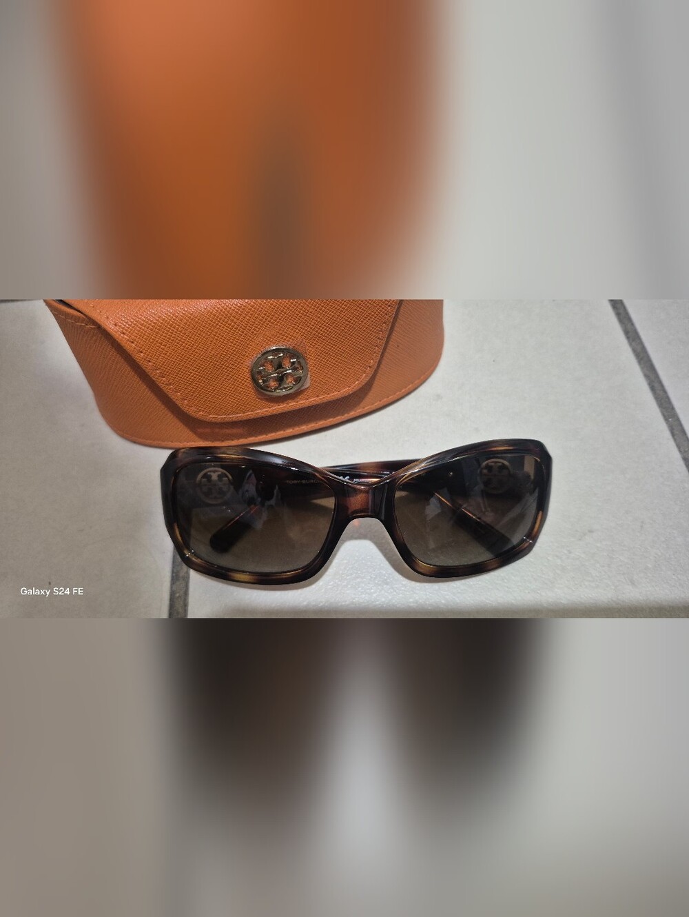 Tory Burch Womens Sunglasses With Case.